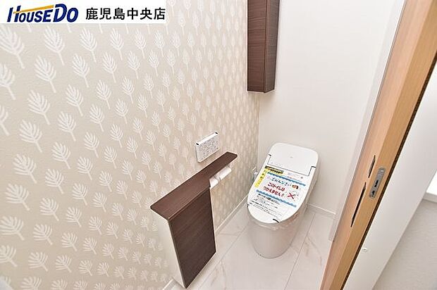 【2階トイレ】温水洗浄便座機能付きのトイレです！