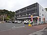 周辺：ファミリーマート護国神社前店【ファミリーマート護国神社前店】鹿児島市草牟田2丁目にあるコンビニです。サービス・設備　駐車場、鹿児島銀行ATM、コピー・FAX、イートイン、Wi-Fi、多目的 390m