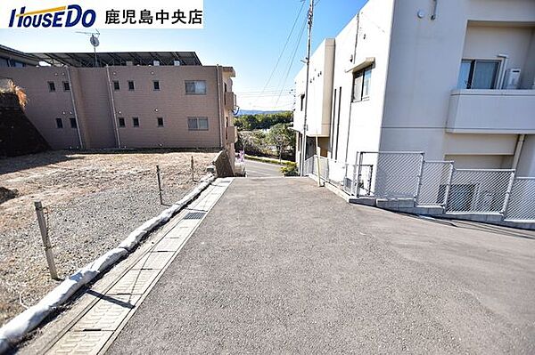 【前面道路】北西向きの前面道路幅は約4.7ｍです！