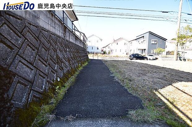 【前面道路】南向きの前面道路幅は約2ｍです！