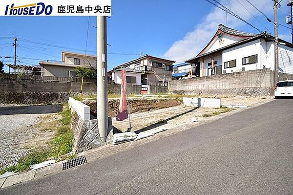 【外観】令和6年3月10日　撮影前面には建物がなく、開放感のある敷地です♪