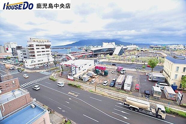 【眺望】バルコニーからの眺望です！桜島を一望できます♪