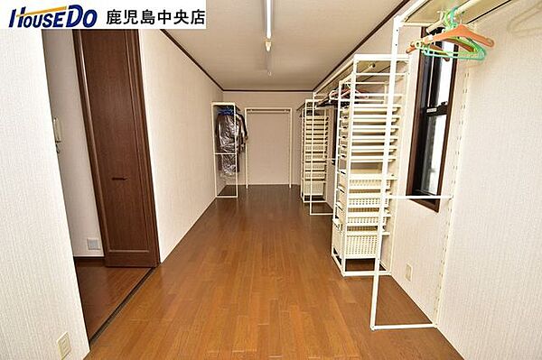 【ウォークインクローゼット】広々としたクローゼット！