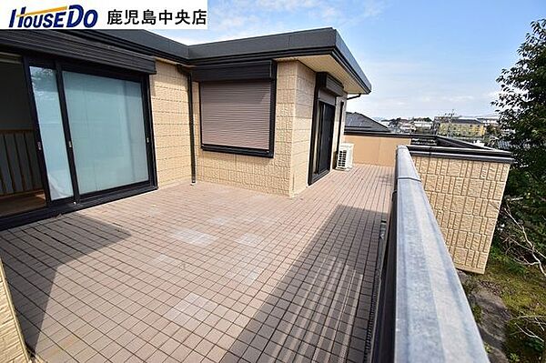 【ルーフバルコニー】南向きで日当たりのよいルーフバルコニーです！