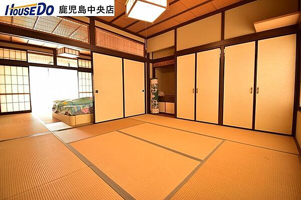 【1階和室】8帖の和室です！続き間を開ければ16帖の広々空間になります♪