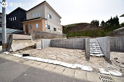外観:北向き道路【敷地面積158.86m2(48.05坪)】建築条件付き!モデルハウスのご案内が可能です♪ 外観:北向き道路【敷地面積158.86m2(48.05坪)】建築条件付き!モデルハウスのご案内が可能です♪