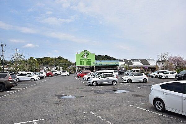 グリーンプラザ川崎春山店【グリーンプラザ川崎春山店】営業時間9:30～18:30一年を通じて植木類、果樹苗木、鉢植えを揃えています。 1450m