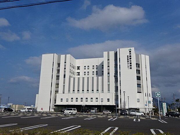 【鹿児島厚生連病院】与次郎の海沿いにある病院です。近年建て替えを行ったばかりで一般病床が184床あります。 1760m