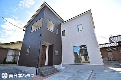 外観:西向き道路【敷地面積179.10m2(54.17坪)】駐車2台分!室内のご見学が可能です♪ 外観:西向き道路【敷地面積179.10m2(54.17坪)】駐車2台分!室内のご見学が可能です♪