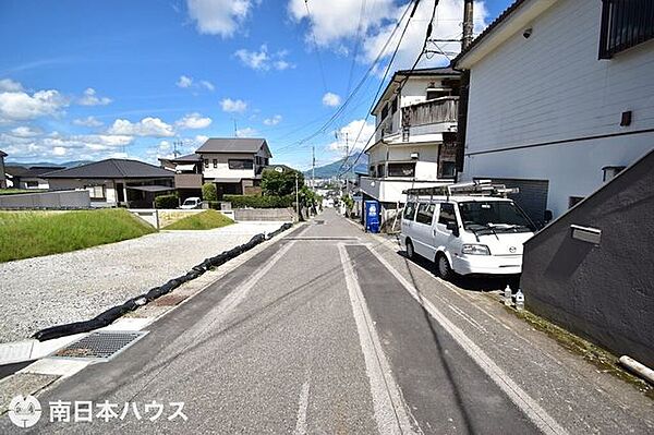 【前面道路】南向きの前面道路幅は約6.0ｍと余裕のある広さです！