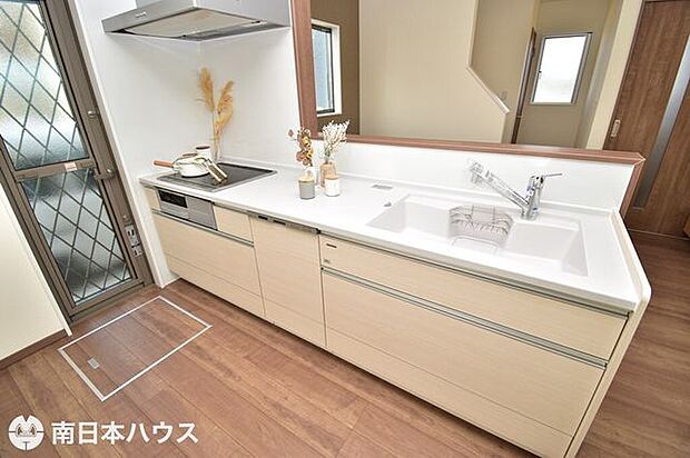 【キッチン】IHクッキングヒーター、浄水機能付き水栓、食器洗浄乾燥機を備えたシステムキッチンです♪