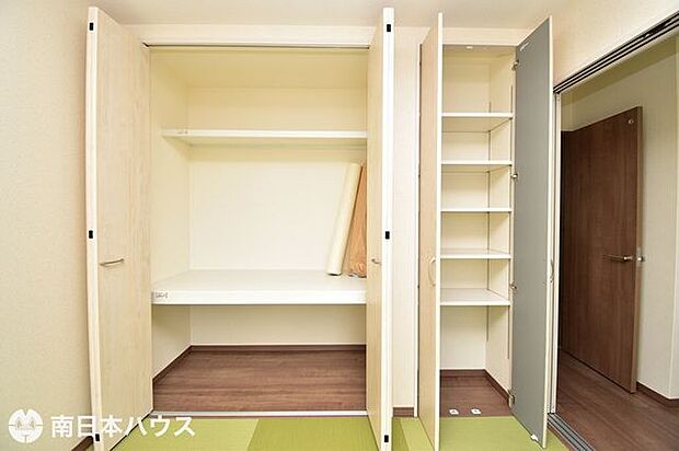【和室収納】押し入れタイプの収納と可動棚付きで使い勝手の良い収納を備えています♪