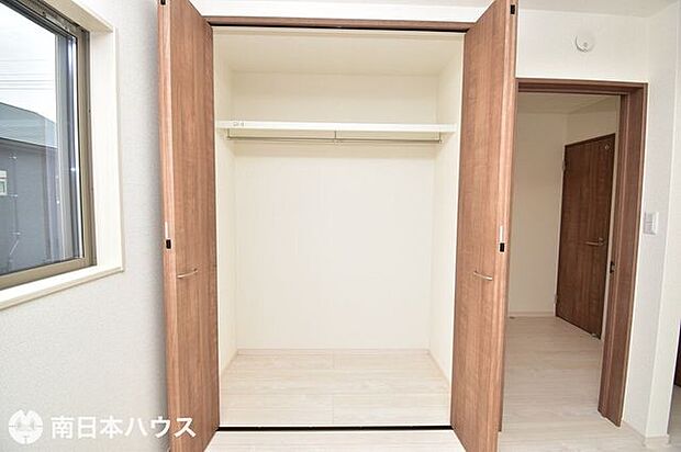 【洋室収納】全居室に収納を備えた住みやすさも考慮された間取りのお家です♪