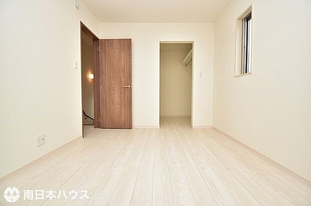 【洋室】6帖の洋室です！ウォークインクローゼットを備えた寝室に最適なお部屋です♪