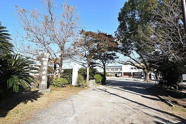 春山小学校【鹿児島市立春山小学校】は、春山町に位置する1867年創立の小学校です。令和4年度の生徒数は529人で、22クラスあります。校訓は「素直で明るい子 よく考える子 がんばる子」です…