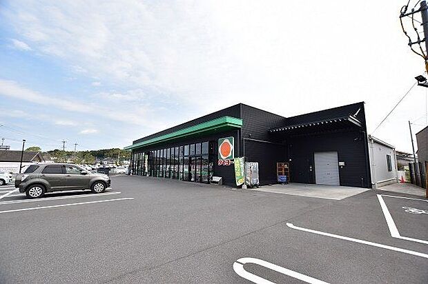 タイヨー春山店【タイヨー春山店】鹿児島市春山町にあるスーパーです。営業時間開店9:30〜閉店21:00取扱品目生鮮食品、日配品、一般食品、日用雑貨、お酒 1150m