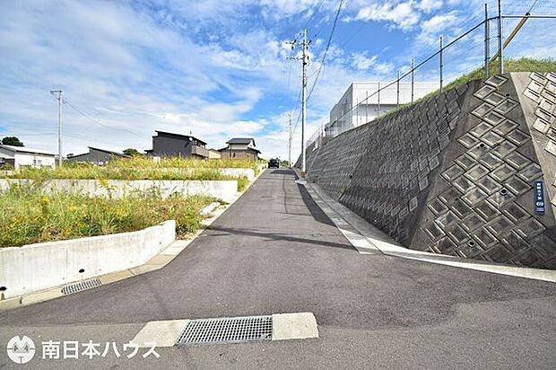 【前面道路】南側の前面道路です♪