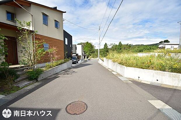 【前面道路】西側の前面道路です♪