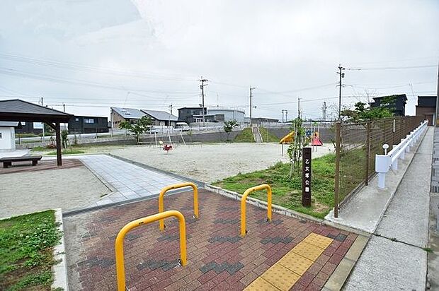 乙女塚公園【乙女塚公園】鹿児島市吉野3丁目53にある公園です。広場、遊具、トイレあり。 150m