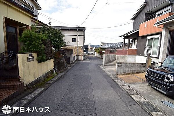 【前面道路】南向きの前面道路幅は約5mです！