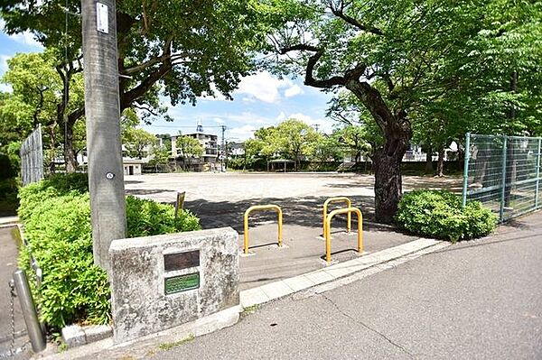 草牟田公園【草牟田公園】鹿児島市草牟田1丁目にある公園です。遊具、トイレ、広場あり 380m