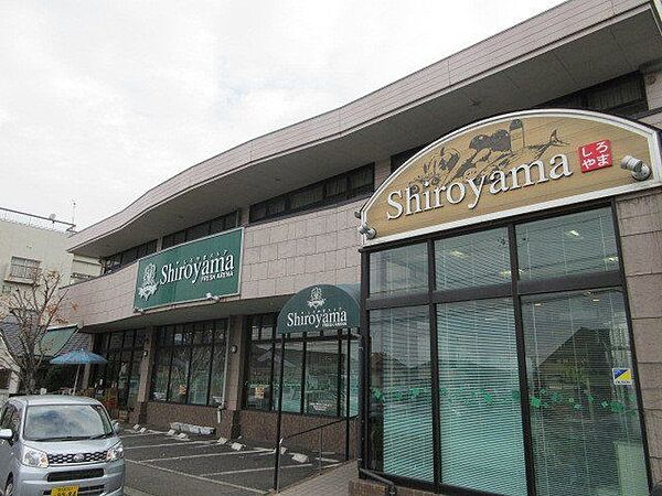 城山ストアー城山店城山ストアー1号店の城山店です。地産地消を大事に、地元鹿児島の「大島紬」や「焼酎」などの代表的なモチーフを取り入れ、鹿児島らしさを出したお店です。営業時間9:00～21: 430m