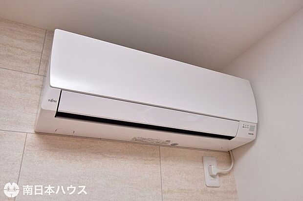 【エアコン】リビング、洋室3部屋に完備されています♪