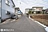 外観：【前面道路】南西向きの前面道路幅は約5ｍです！