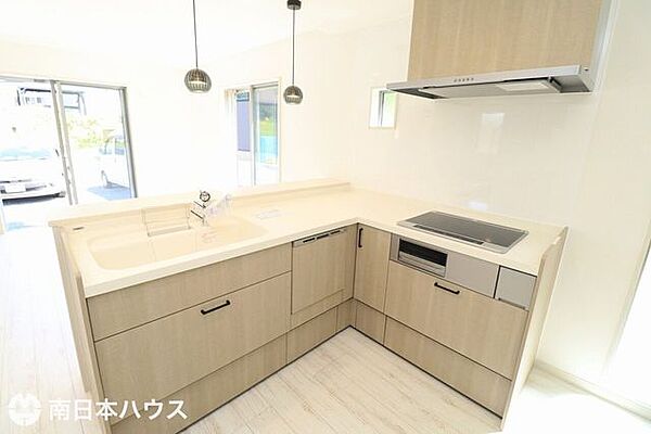 【キッチン】使い勝手の良いL字型のシステムキッチンです！食器洗浄乾燥機や浄水機能付き水栓付き♪