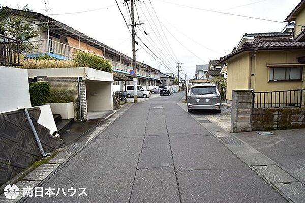 【前面道路】西向きの前面道路です！交通量の少ない静かな住環境です♪紫原小学校まで徒歩3分！