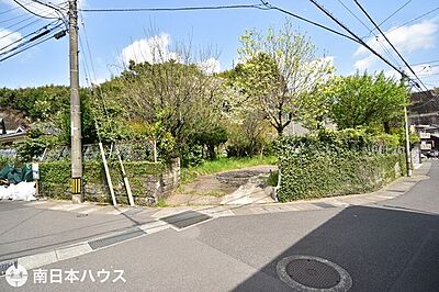 外観:南西向き道路【敷地面積430.22m2(130.14坪)】建築条件なし! 外観:南西向き道路【敷地面積430.22m2(130.14坪)】建築条件なし!