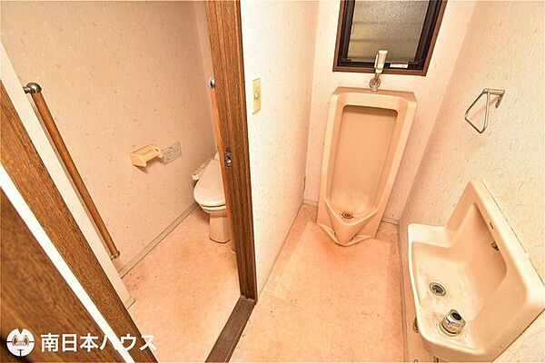 【1階トイレ】1階トイレは2ヵ所あります！手洗い器付きです♪