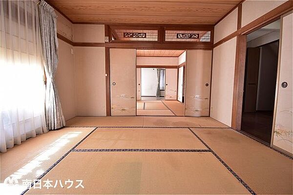 【和室】1階8帖の和室です！南向きで明るい室内♪