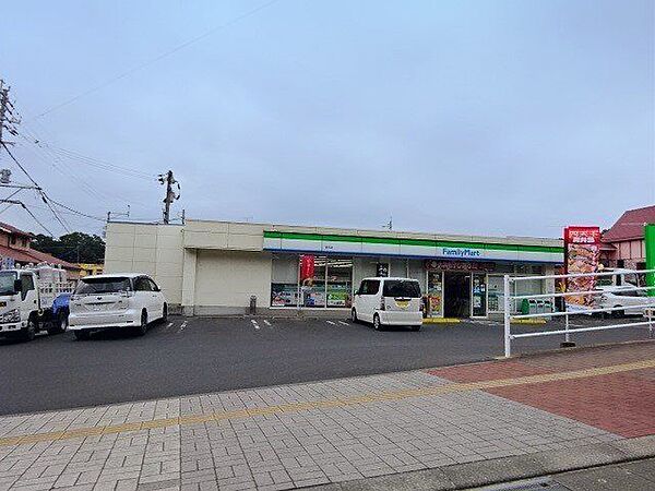 ファミリーマート坂元店【ファミリーマート坂元店】は、鹿児島市坂元町23-5に位置する鹿児島蒲生線近くのコンビニエンスストアです。駐車場有、店内には鹿児島銀行のATMがあります。 550m