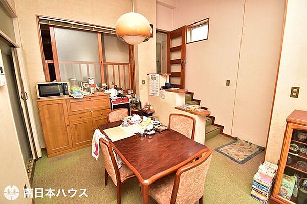 【リビング】室内に階段や内窓のある造りも魅力♪