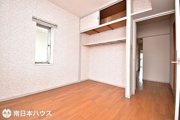 【洋室】4帖の洋室です！オープンクローゼット付きです♪