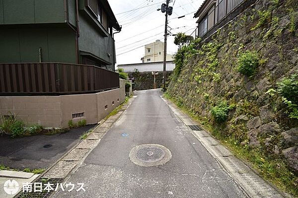 【前面道路】南西側敷地へ入る前面道路です！