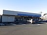 周辺：[ローソン 松元インター店]飲食品、日用品を取扱うコンビニエンスストアー 400m