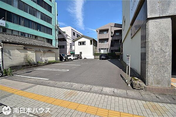 西向き道路【敷地面積186.06m2(56.28坪)】建築条件なし！商業地域の売り土地！