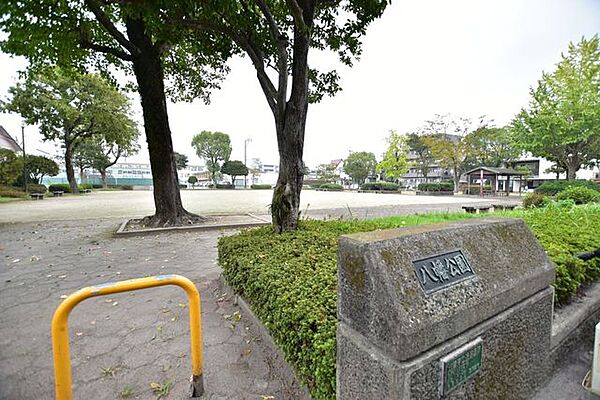 八幡公園【八幡公園】鹿児島市下荒田3丁目にある公園です。トイレ、遊具、広場あり 170m