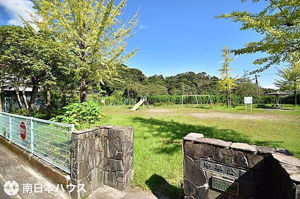 【中平公園】鹿児島市明和4丁目にある公園ですトイレ、広場、遊具、東屋あり 250m