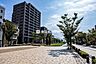 周辺：【みなと大通り公園】鹿児島市役所から錦江湾側に向けてベルト状に位置する芝生の公園です。散歩や休憩所として、市役所側の噴水やモニュメント、冬の夜はイルミネーションがとても綺麗です。桜島が望めます…