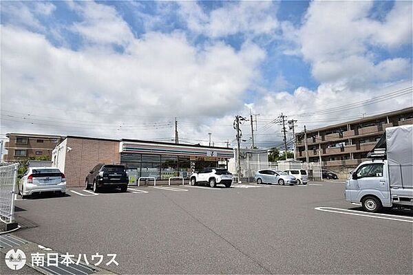 セブンイレブン 鹿児島吉野支所前店 【セブンイレブン吉野支所前店】コンビニエンス ストアのチェーン。軽食や飲み物をはじめ、売店で扱うさまざまな商品を用意。 1100m