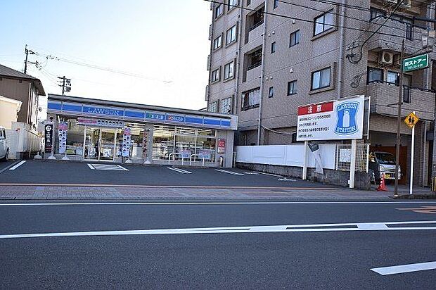 ローソン鹿児島西田三丁目店【ローソン鹿児島西田三丁目店】鹿児島市西田3丁目にあるコンビニです。設備・サービス ATM、お酒、タバコ、FAX、コピー、写真プリント、MACHI cafe、 920m