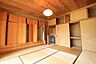 和室：【2階和室】8帖の広々とした和室です！収納が多くお部屋もスッキリと片付きます♪