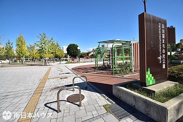 加治屋まちの杜公園【加治屋まちの杜公園】鹿児島市加治屋町にある公園です芝生広場、複合遊具、多目的トイレ、レストランカフェ、駐車場（21台、有料） 220m