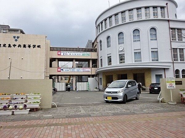鹿児島中央高等学校【鹿児島中央高等学校】教育目標　「日本国憲法・教育基本法の精神及び理念に基づき、生徒の個性を啓発して人格の完成を目指し、国家・社会の繁栄と国際社会の進展に貢献する有為な人材を…