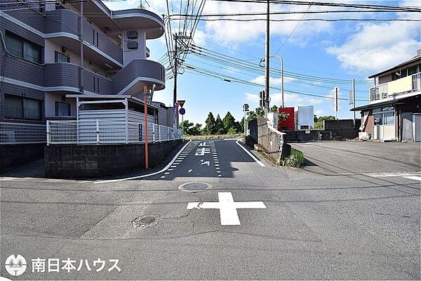【前面道路】南東向きの前面道路幅は約5ｍです！