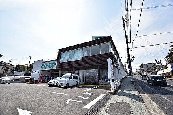【コープかごしま西陵店】鹿児島市西陵1丁目にあるスーパーです。コープかごしまは鹿児島市内に10店舗、県内19店舗営業中。西陵店は、2021年11月28日にリニューアルオープンしました。 740m