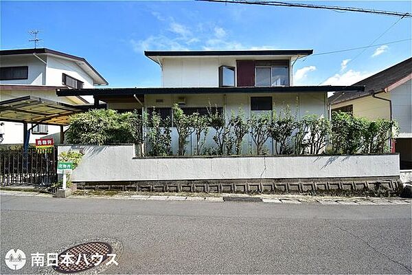【外観】令和7年10月10日　撮影北西向きの敷地で前面道路幅は約6ｍ、間口も広々です♪